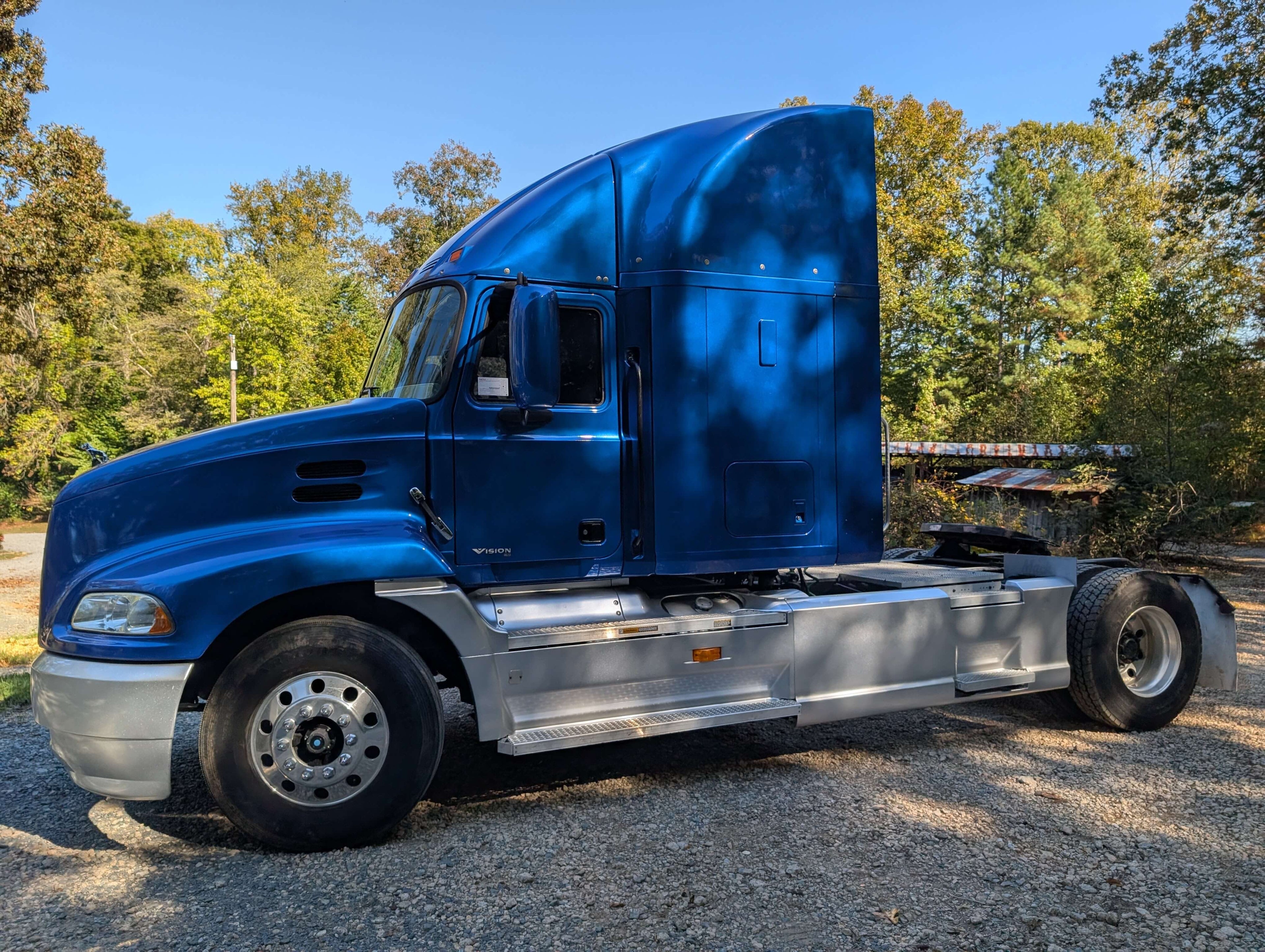 Tamco Paint Blazin Blue in 2000 Mack Vision Semi Truck