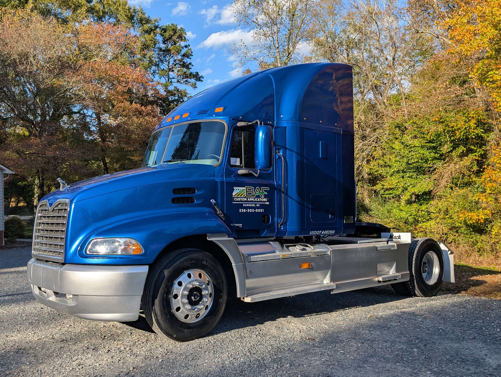 Tamco Paint Blazin Blue in 2000 Mack Vision Semi Truck