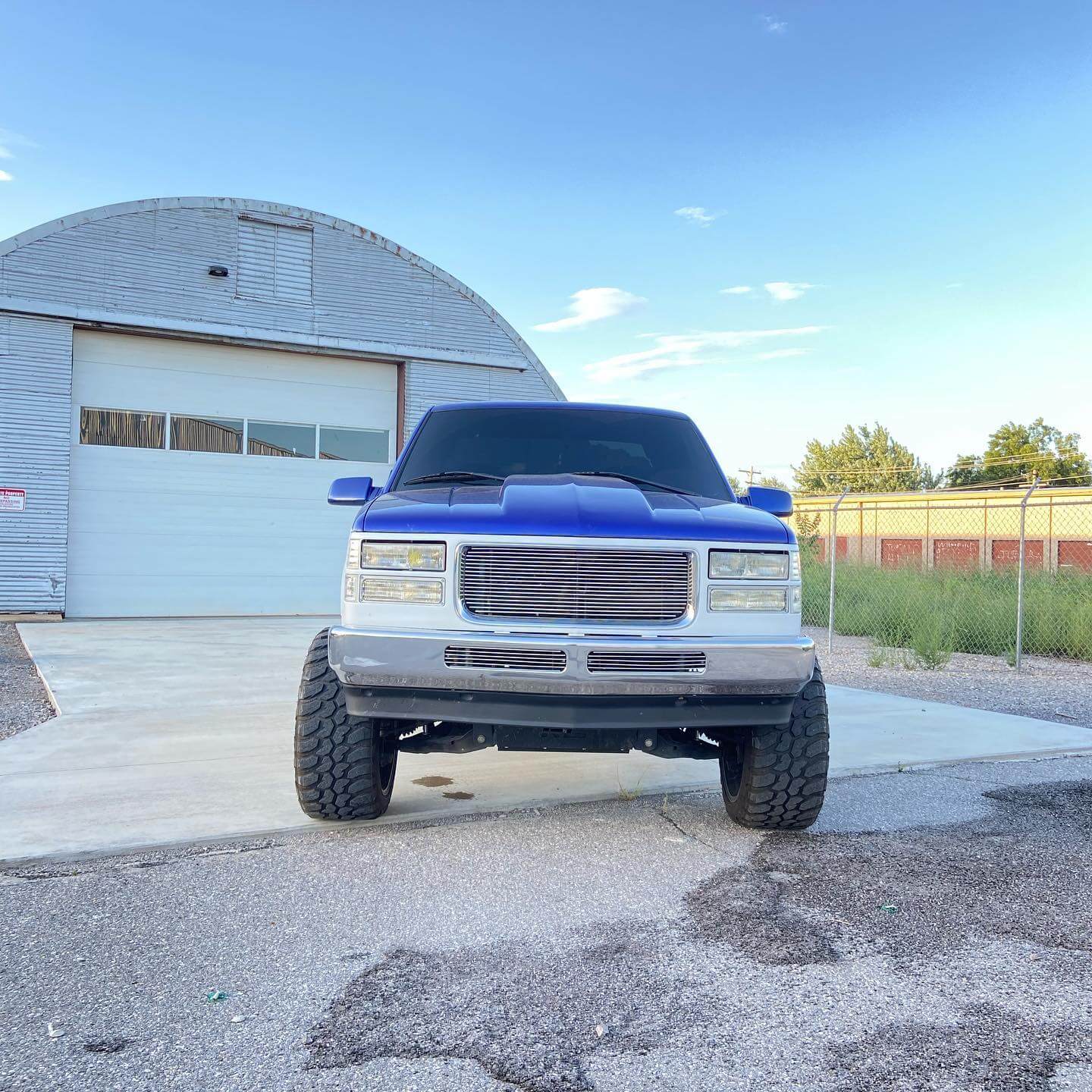 Tamco Paint Blizzard Of Ozz White Pearl in 1998 Chevrolet K1500