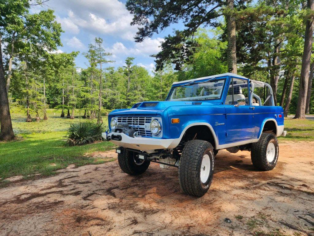 Tamco Paint Bluetooth Pearl in 1966 Ford Bronco
