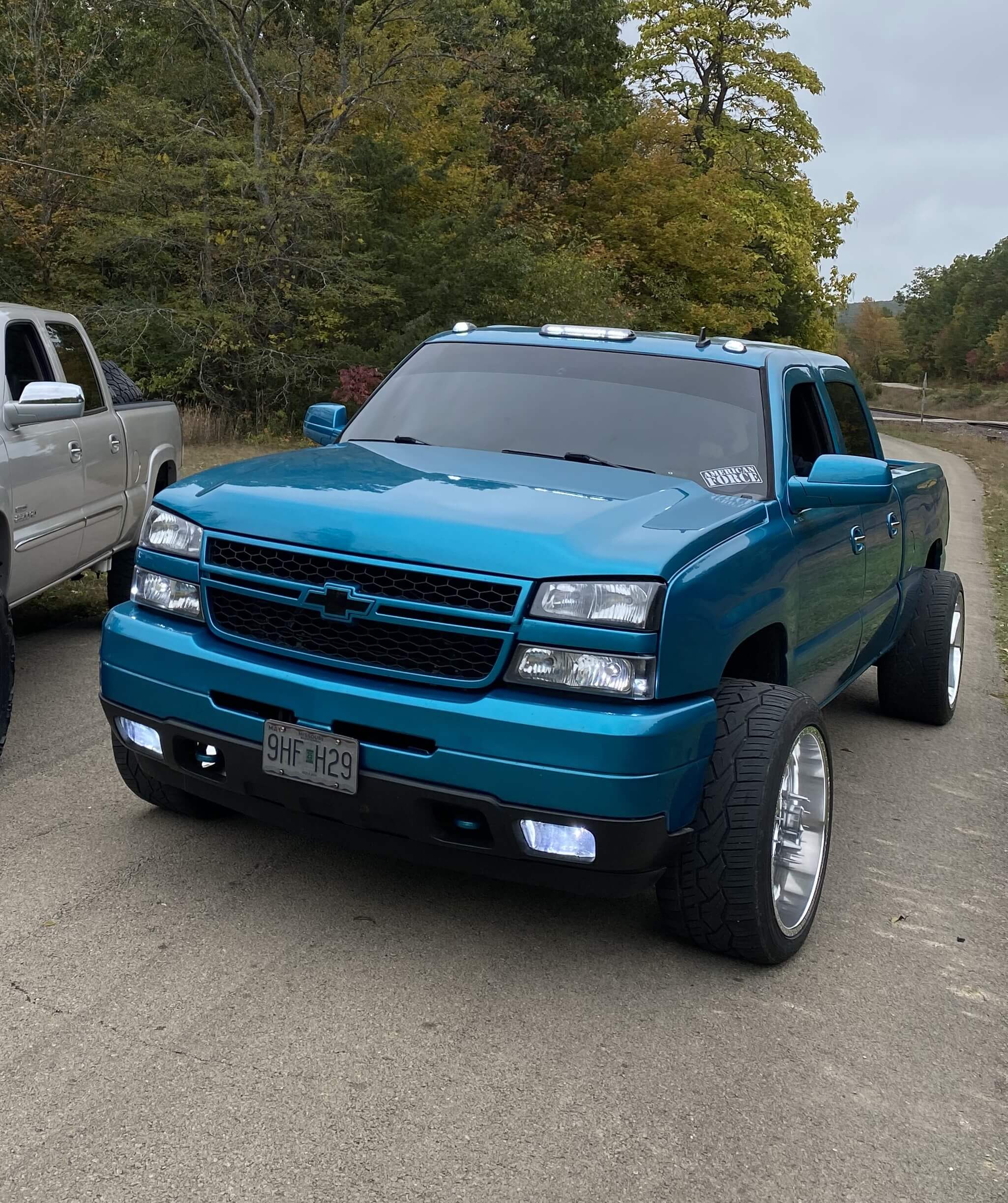 Tamco Paint Caribbean Current Pearl on Chevy Silverado