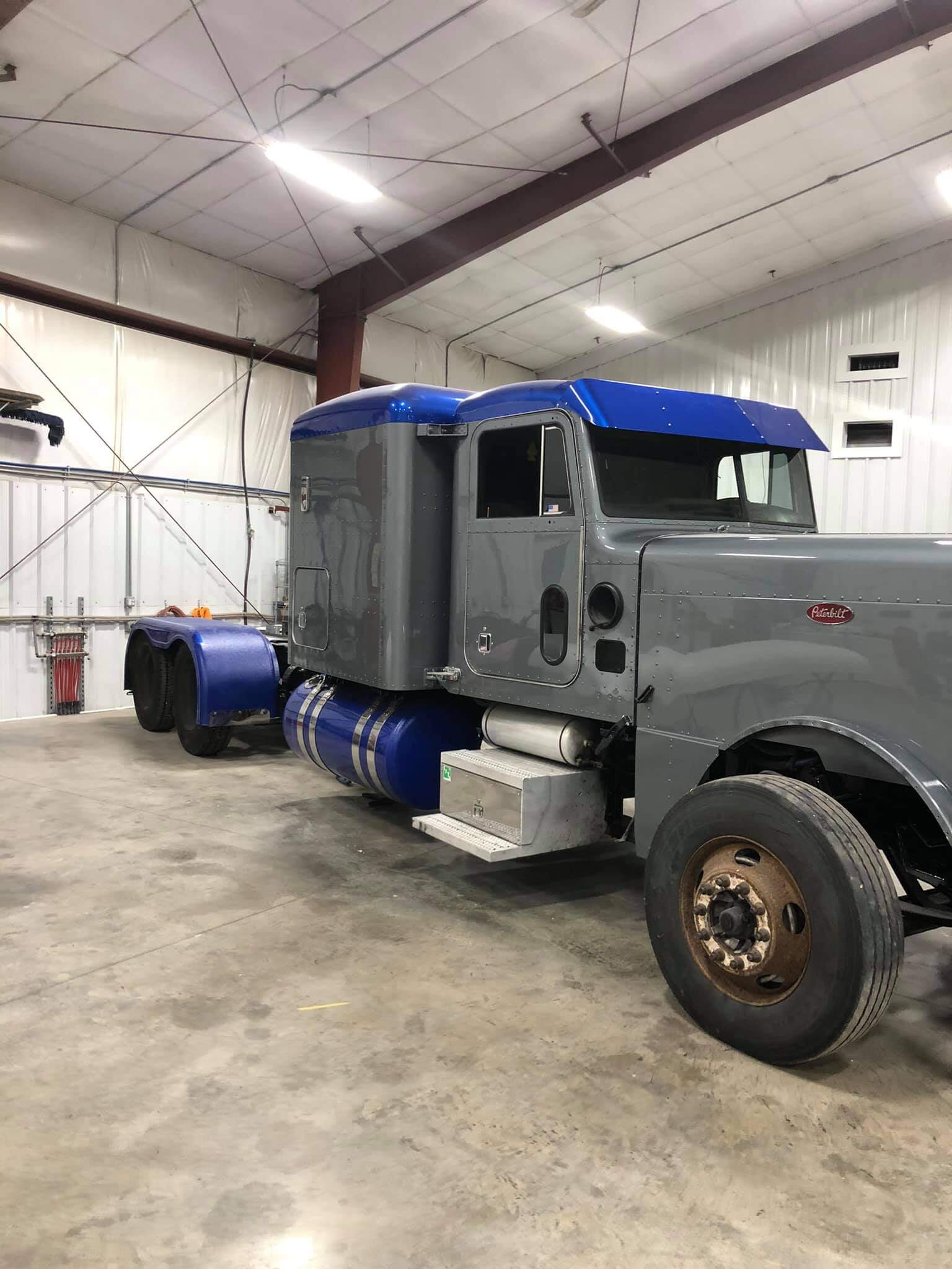 Tamco Paint Chrysler Viper GTS Blue Pearl in Peterbilt 379 EXHD