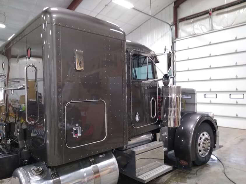  Chrysler Granite 2002 Peterbilt 379