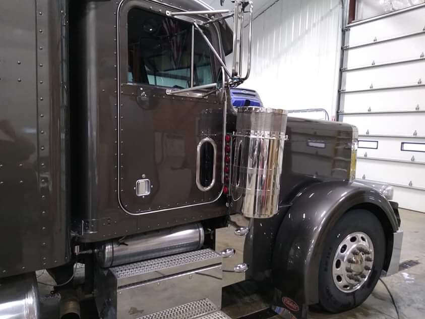  Chrysler Granite 2002 Peterbilt 379