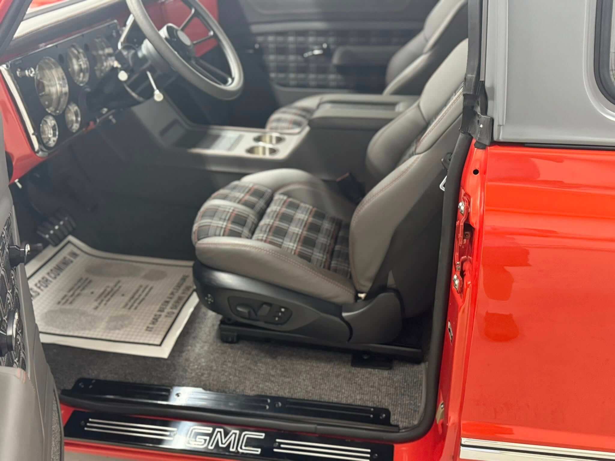 Tamco Paint GM Inferno Orange Pearl in GMC Jimmy