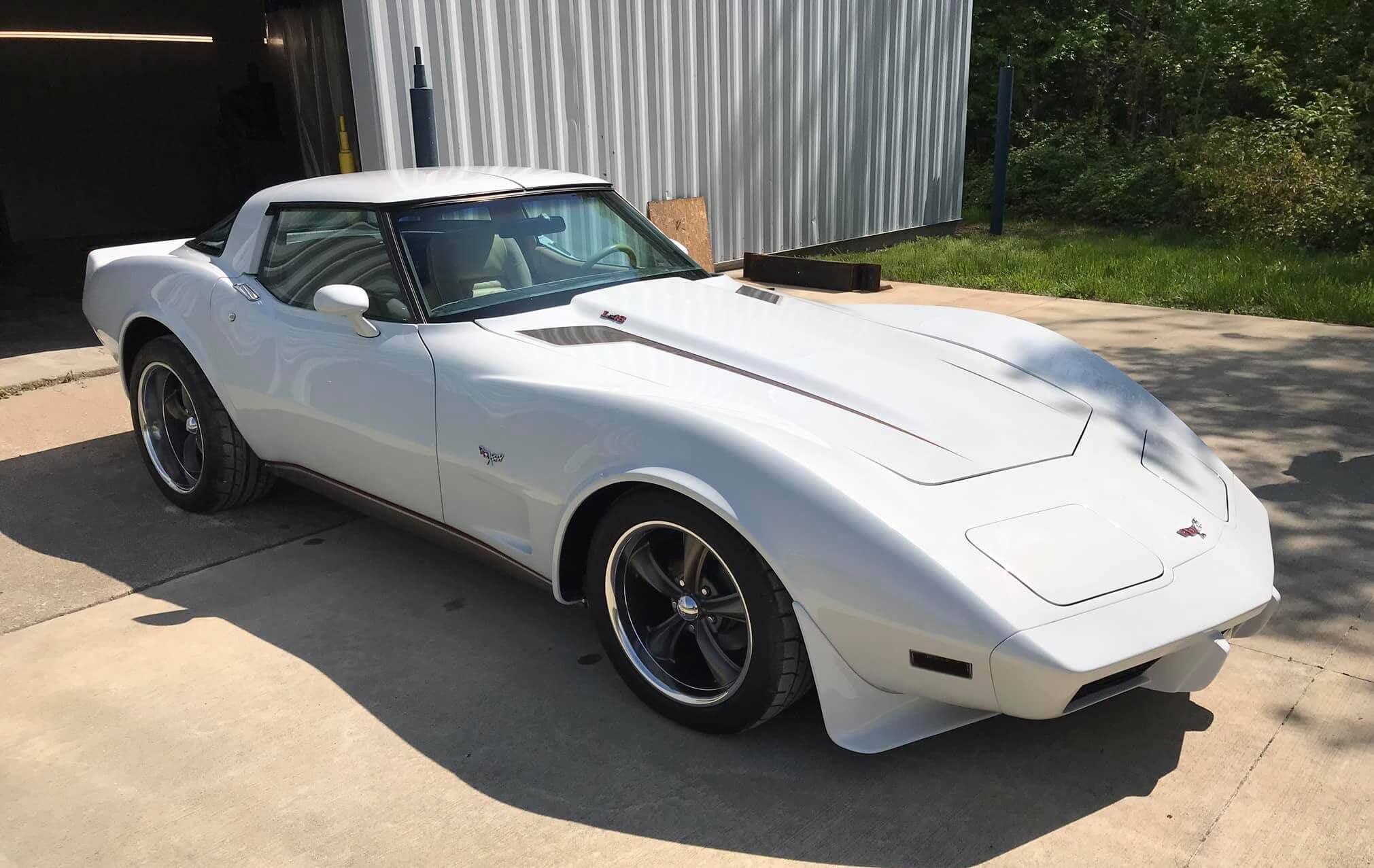 GM OLYMPIC WHITE CODE 50 STINGRAY CORVETTE CAR