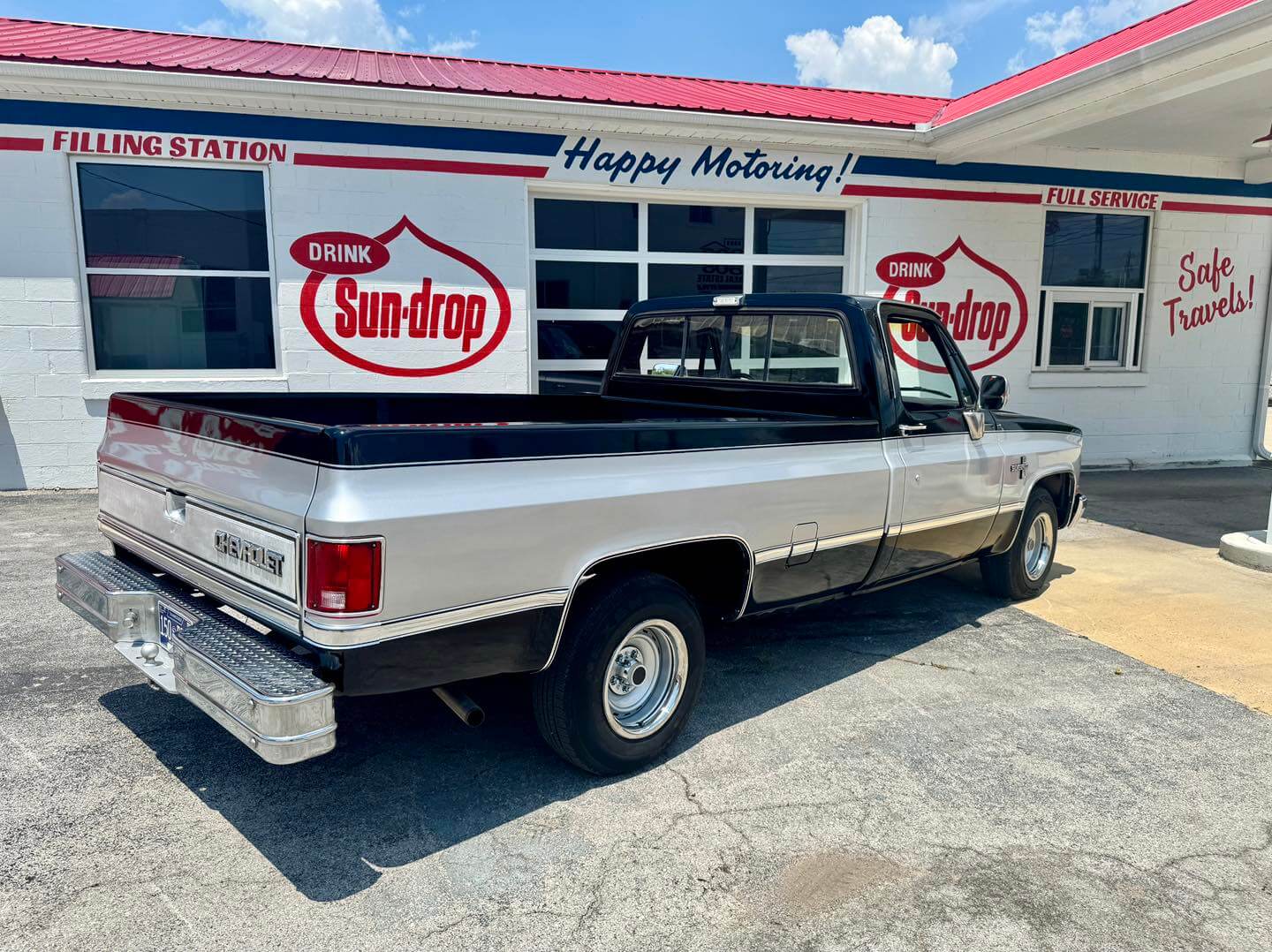 Tamco Paint HB9900 Jet Black and Silver Ice Metallic in 1984 Chevy Silverado