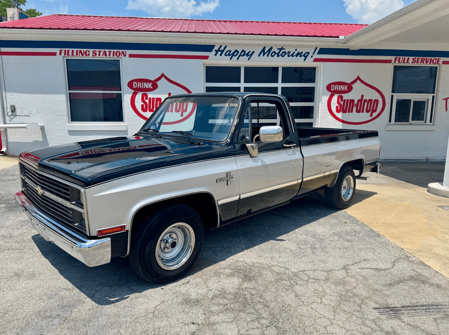 Tamco Paint HB9900 Jet Black and Silver Ice Metallic in 1984 Chevy Silverado