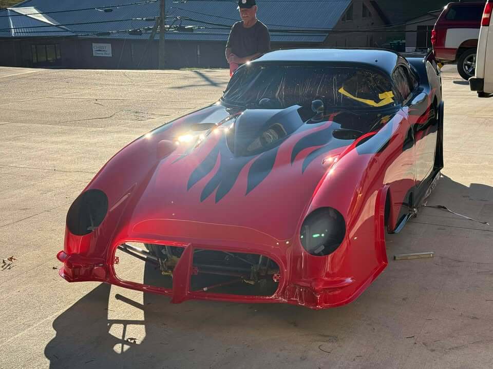 Tamco Paint HB9902 Bright Red Basecoat and Murdered Out Black in 1953 Chevrolet Corvette