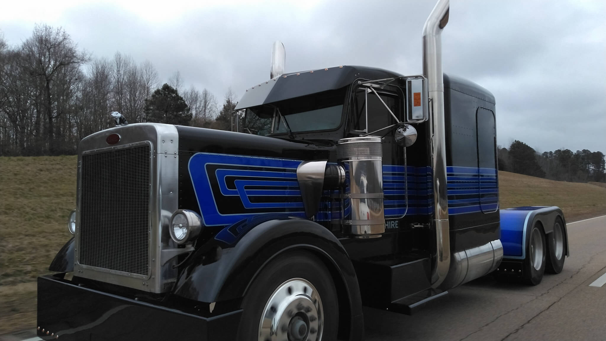 Tamco Paint Sinister Triple Reboot Blue and Blue Nitrous on Peterbilt 379