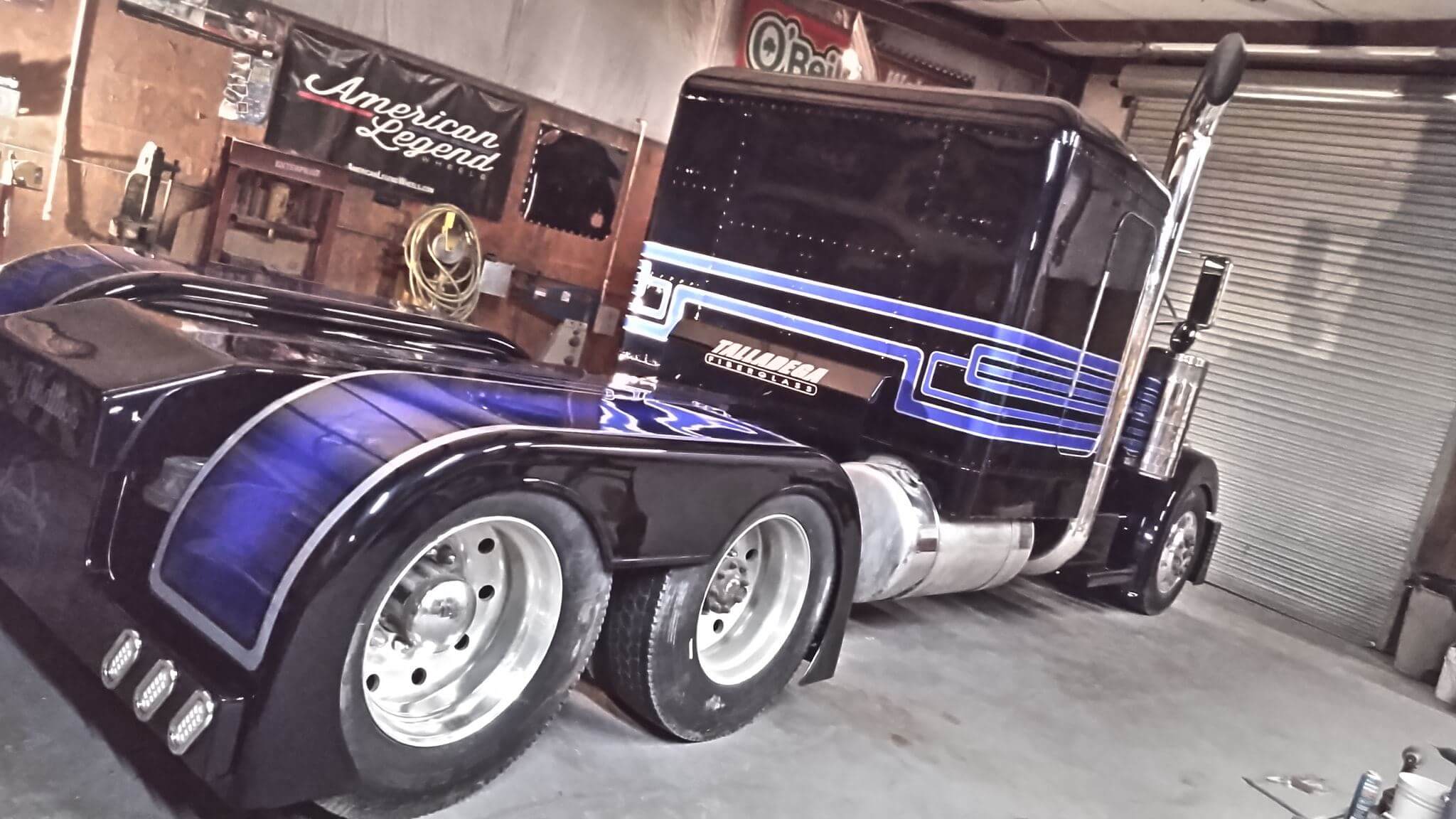 Tamco Paint Sinister Triple Reboot Blue and Blue Nitrous on Peterbilt 379