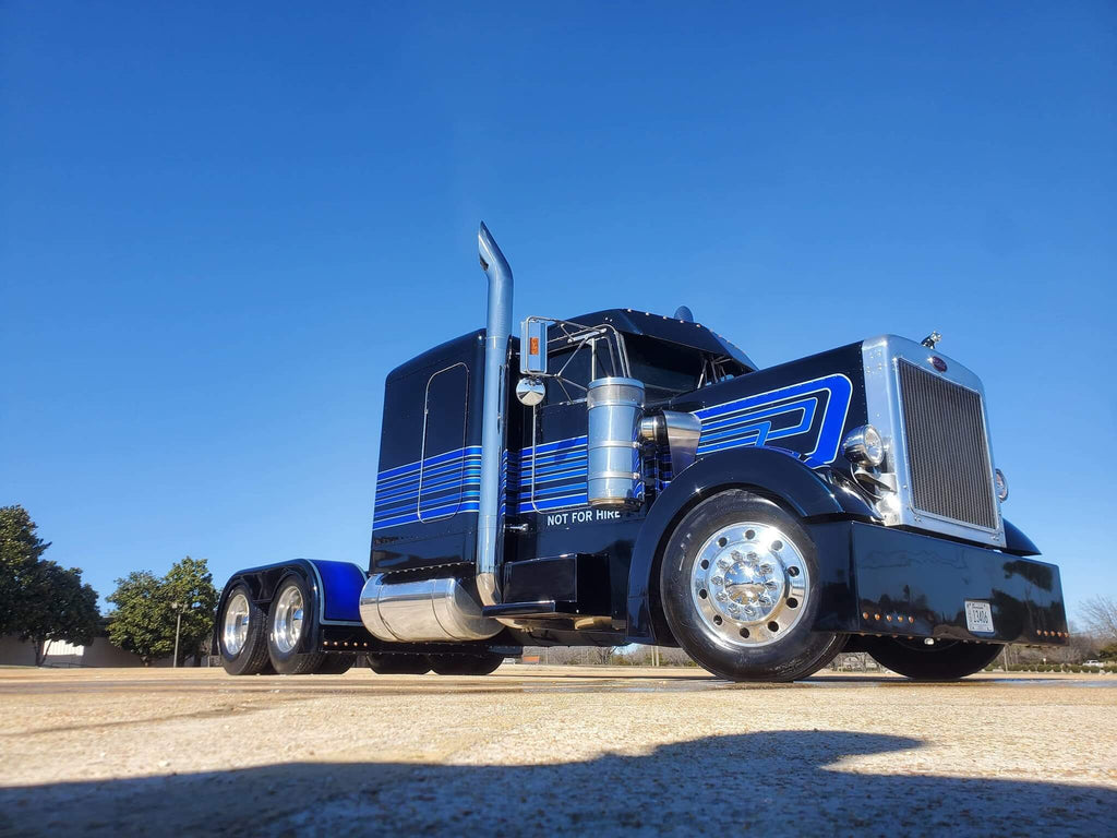 Tamco Paint Sinister Triple Reboot Blue and Blue Nitrous on Peterbilt 379