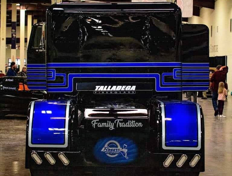 Tamco Paint Sinister Triple Reboot Blue and Blue Nitrous on Peterbilt 379