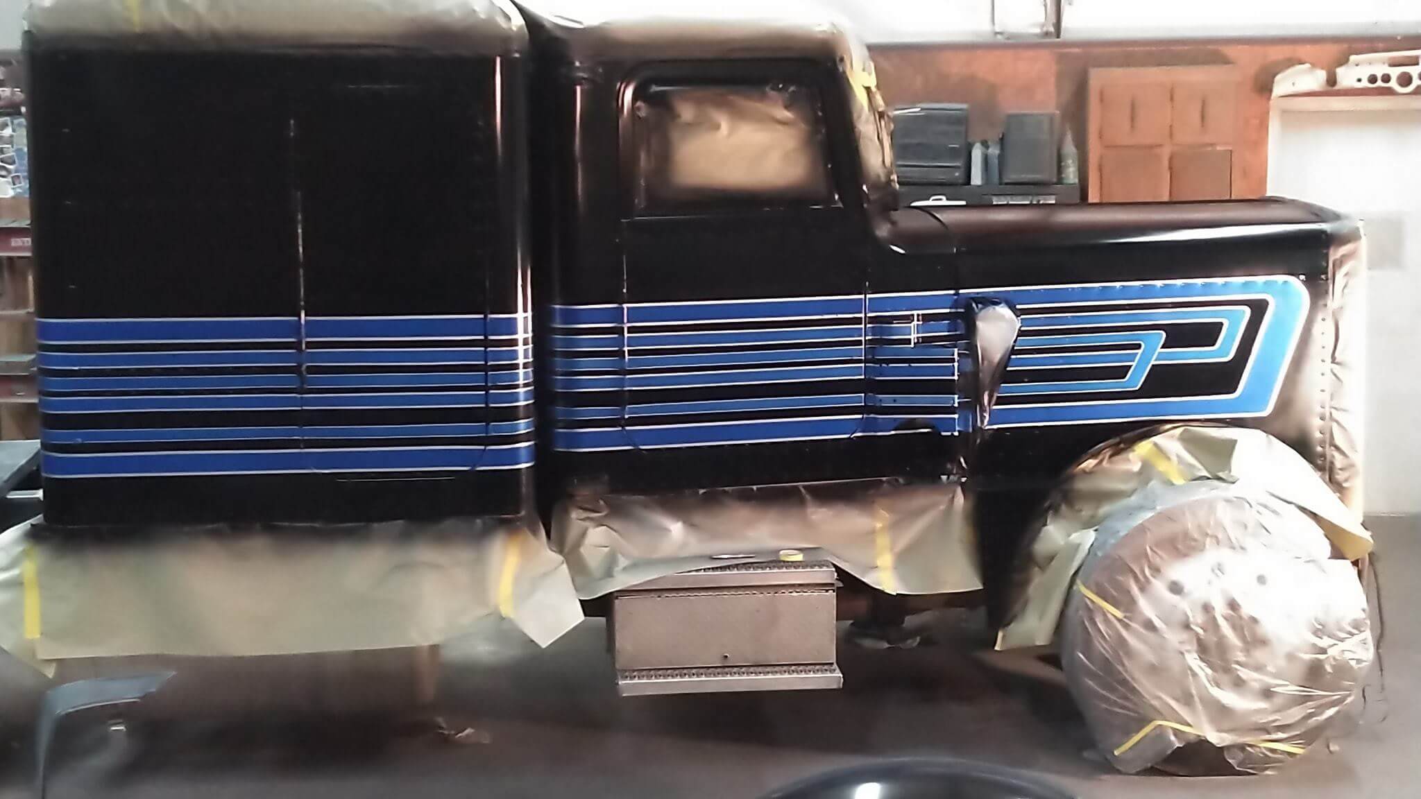 Tamco Paint Sinister Triple Reboot Blue and Blue Nitrous on Peterbilt 379