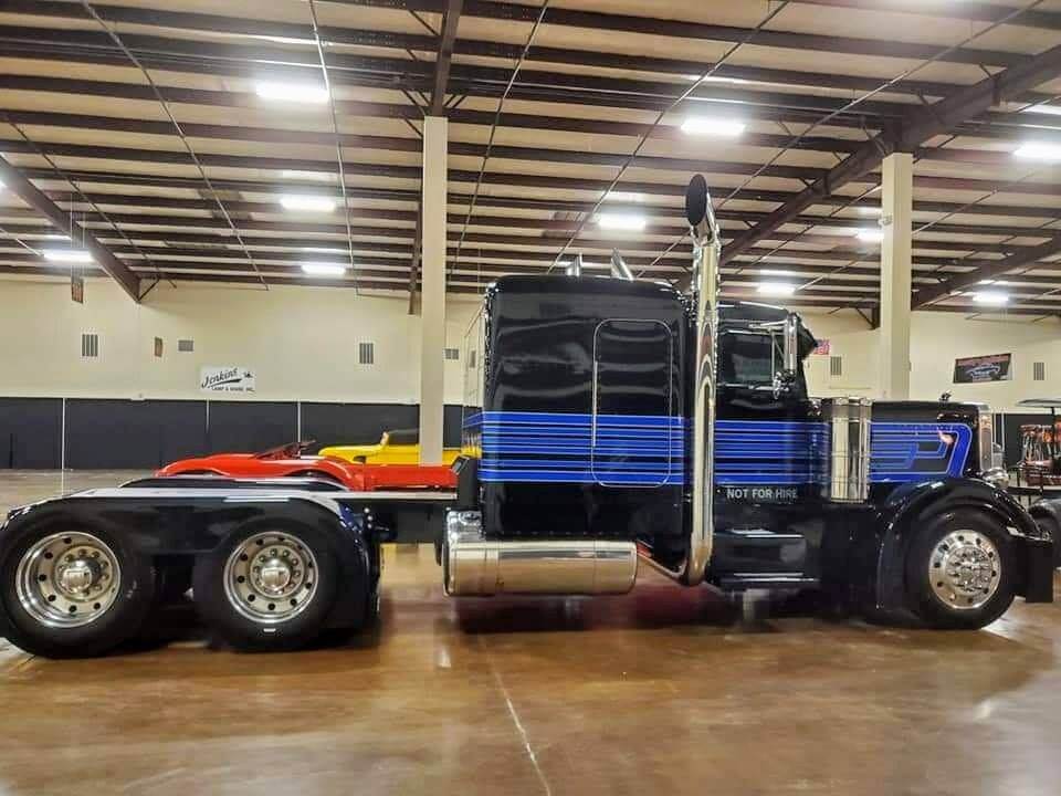 Tamco Paint Sinister Triple Reboot Blue and Blue Nitrous on Peterbilt 379