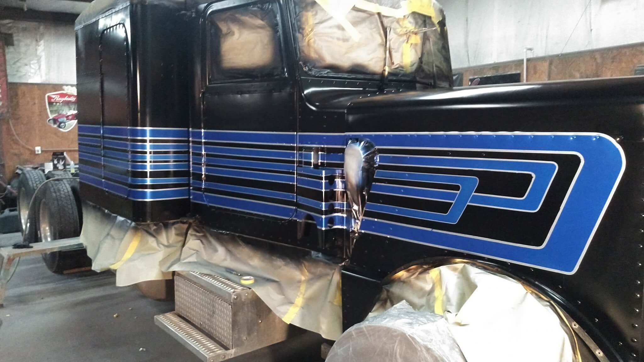 Tamco Paint Sinister Triple Reboot Blue and Blue Nitrous on Peterbilt 379