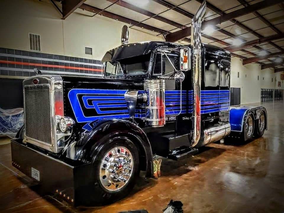 Tamco Paint Sinister Triple Reboot Blue and Blue Nitrous on Peterbilt 379