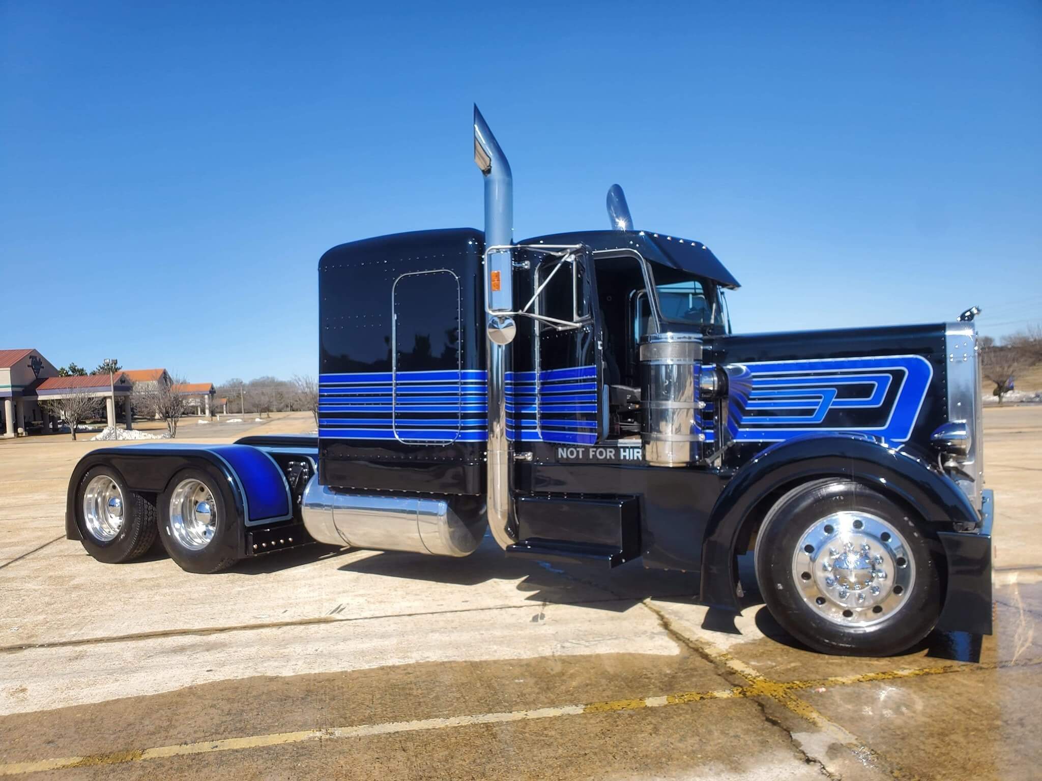 Tamco Paint Sinister Triple Reboot Blue and Blue Nitrous on Peterbilt 379