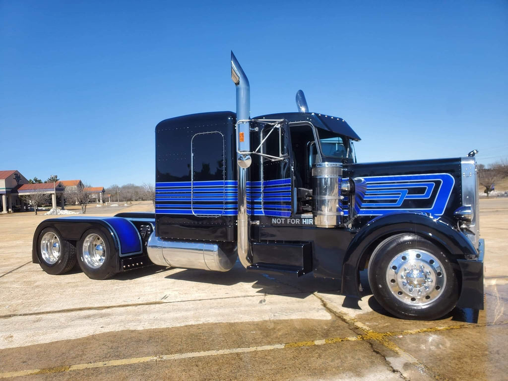 Tamco Paint Sinister Triple Reboot Blue and Blue Nitrous on Peterbilt 379