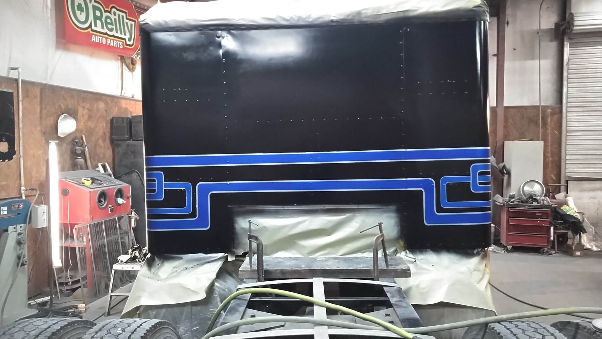 Tamco Paint Sinister Triple Reboot Blue and Blue Nitrous on Peterbilt 379