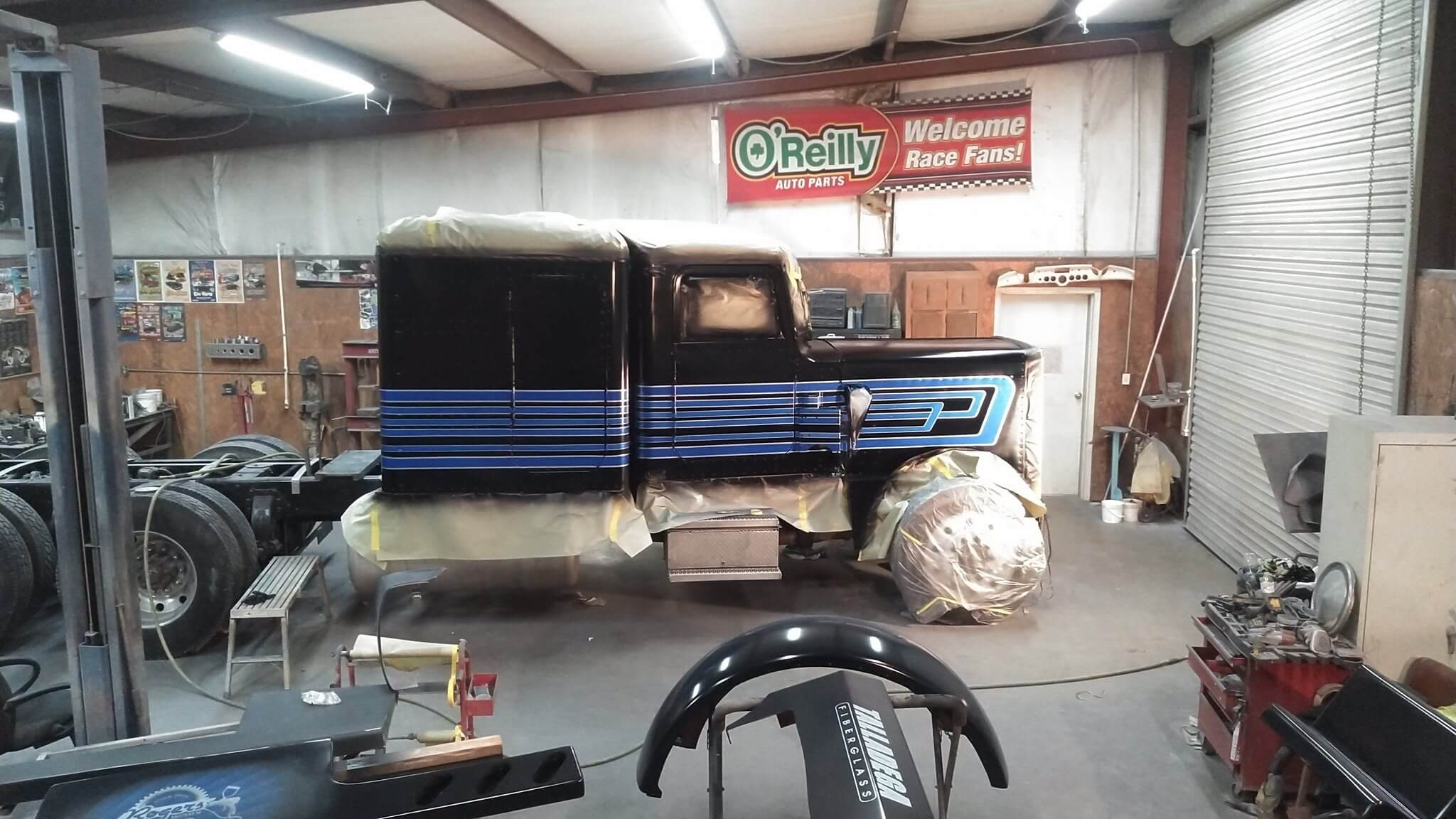 Tamco Paint Sinister Triple Reboot Blue and Blue Nitrous on Peterbilt 379