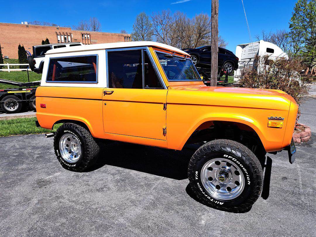 Tamco Paint Tamgerine Pearl on 1969 Ford Bronco 