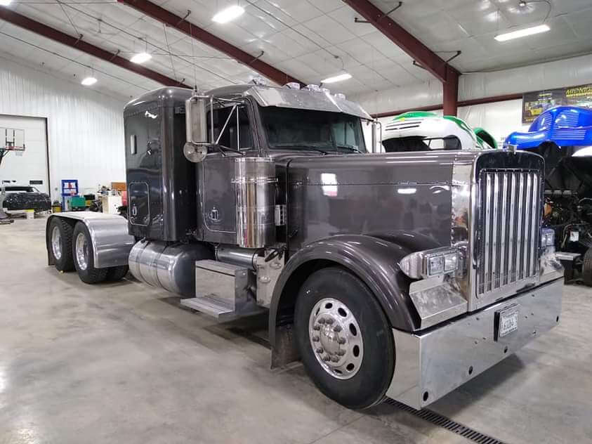 Chrysler Granite 2002 Peterbilt 379